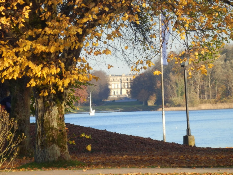 schloss_herrenchiemsee_von_den_schaeren.jpg