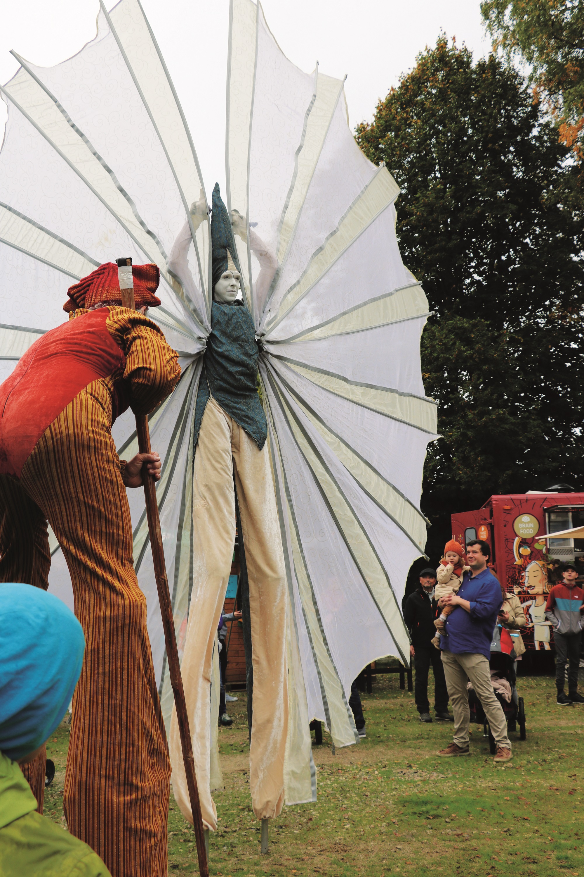 strassenkunstfest_hochstelzenfiguren.jpg